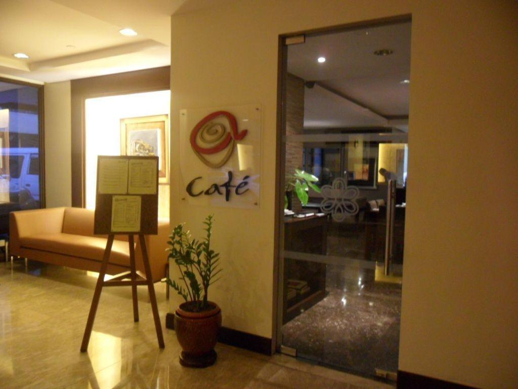 Amorsolo Mansion Hotel Manila Exterior foto